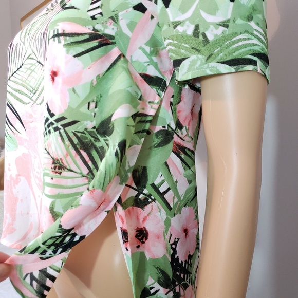 Rose & Olive Hawaiian Short Sleeve top - Picture 5 of 6